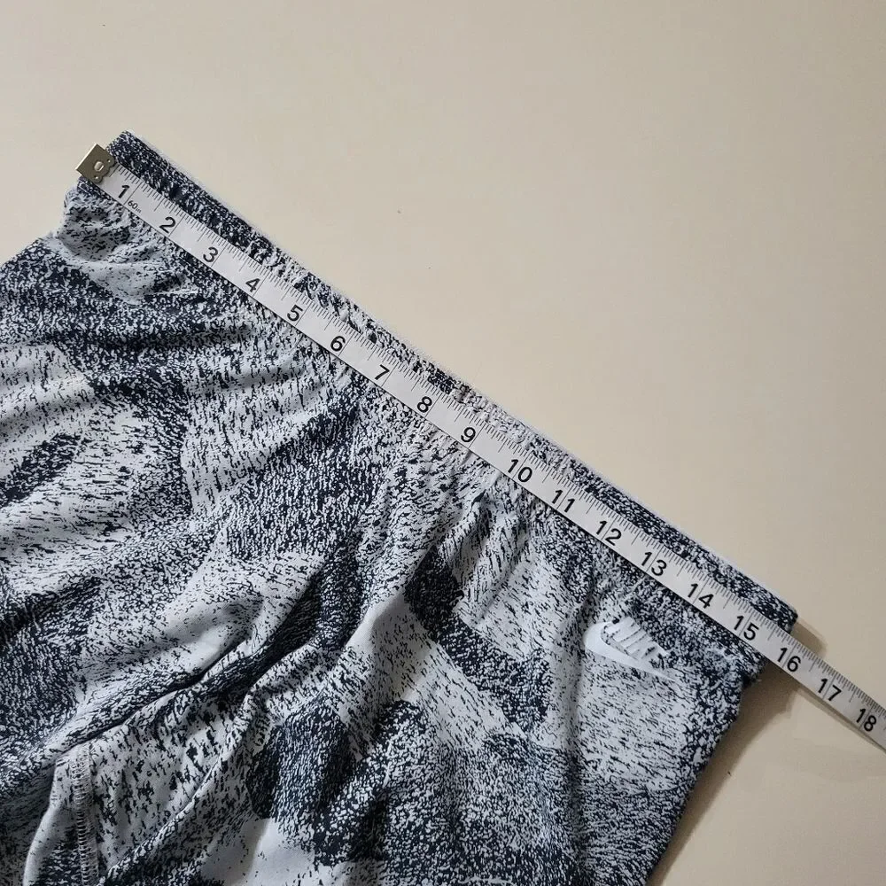 Nike Women's Black Print Jogger Leggings